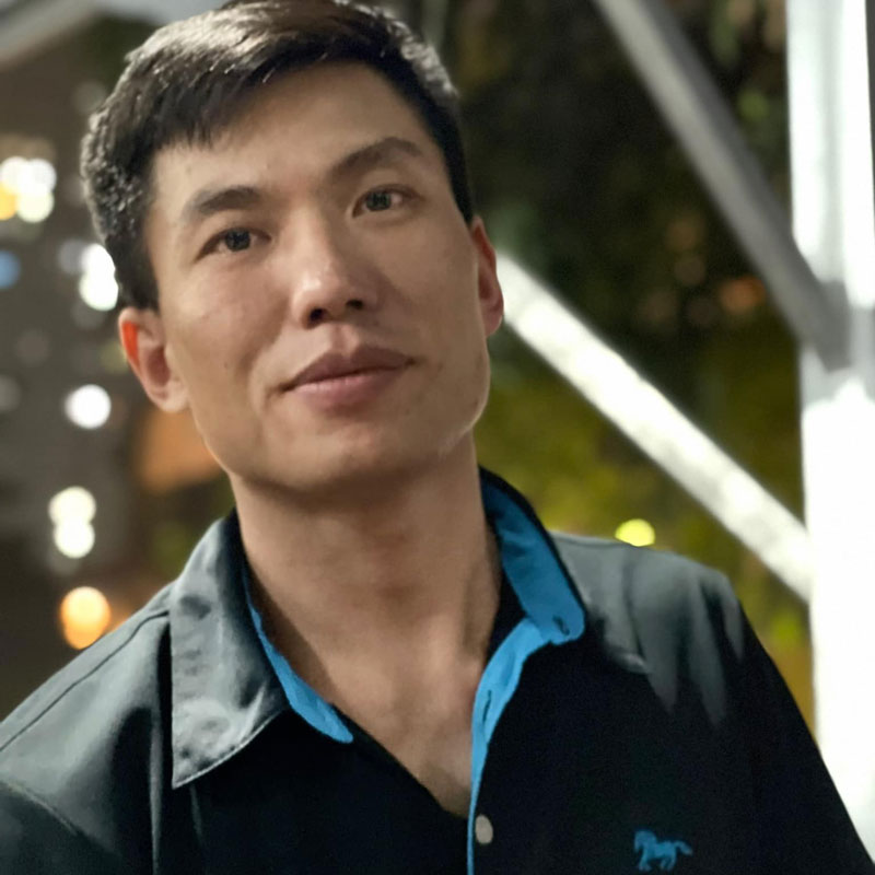 anh-chan-dung-long-le