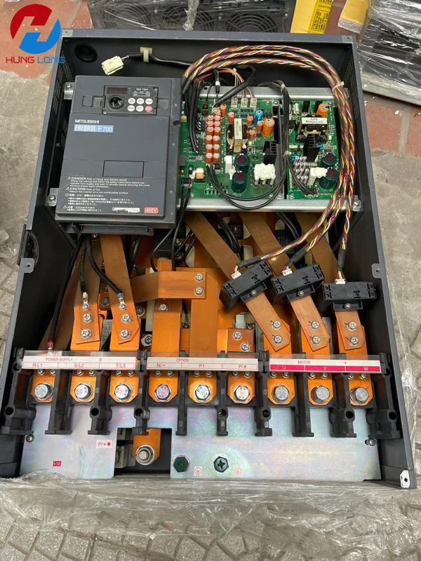 sua-bien-tan-mitsubishi-F700